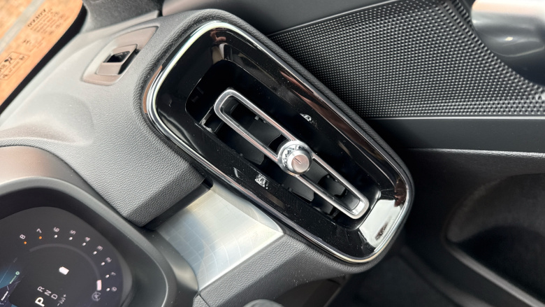 Volvo XC40 2.0 B3P Plus Black Edition 5dr Auto Petrol Estate